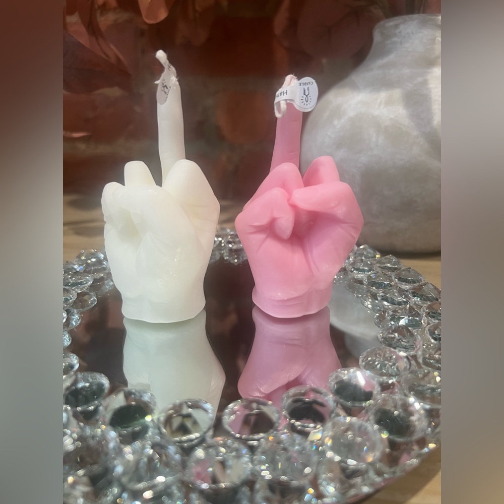 (1) Novelty Middle Finger Hand Candle - Picture 4 of 8